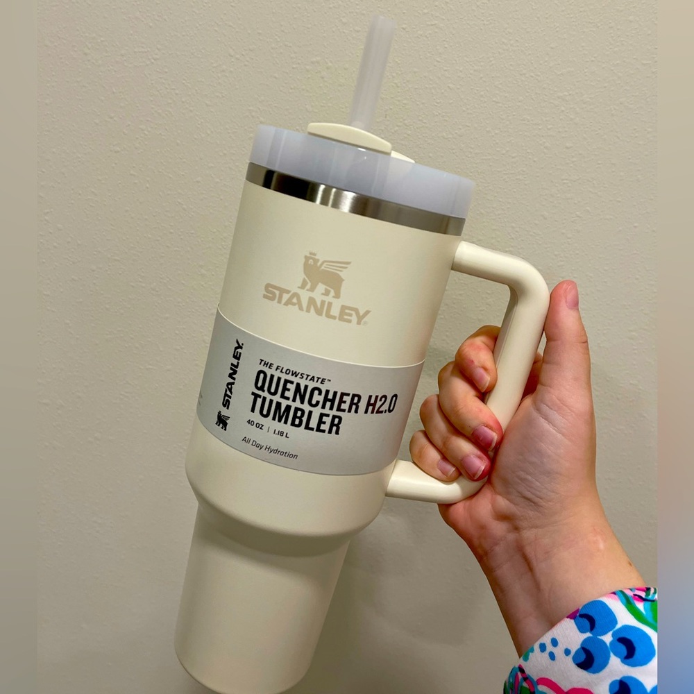 BRAND NEW 40oz CREAM STANLEY